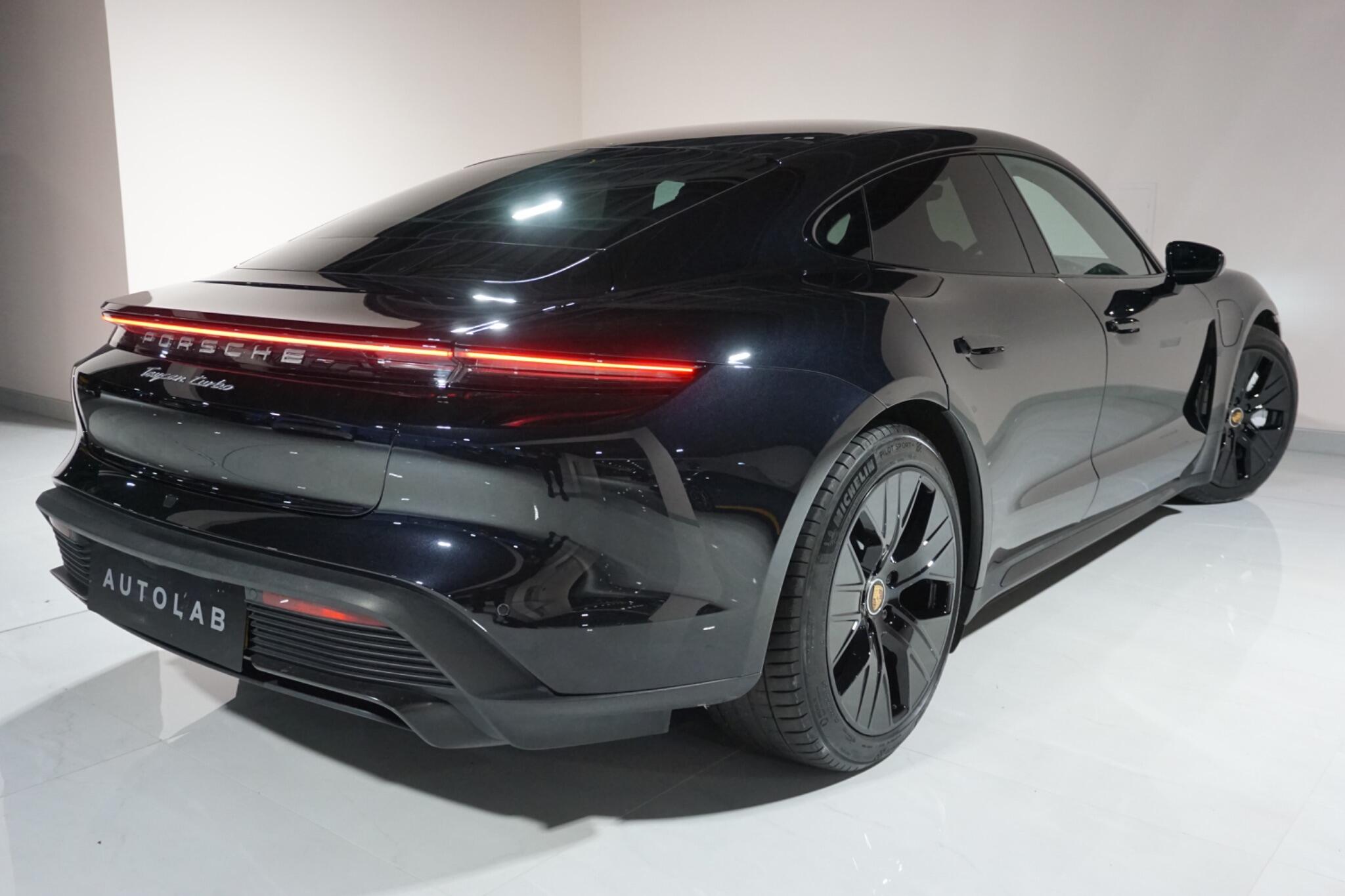 Porsche Taycan Performance Plus 93.4kWh Turbo Saloon 4dr Electric Auto 4WD (680 ps)